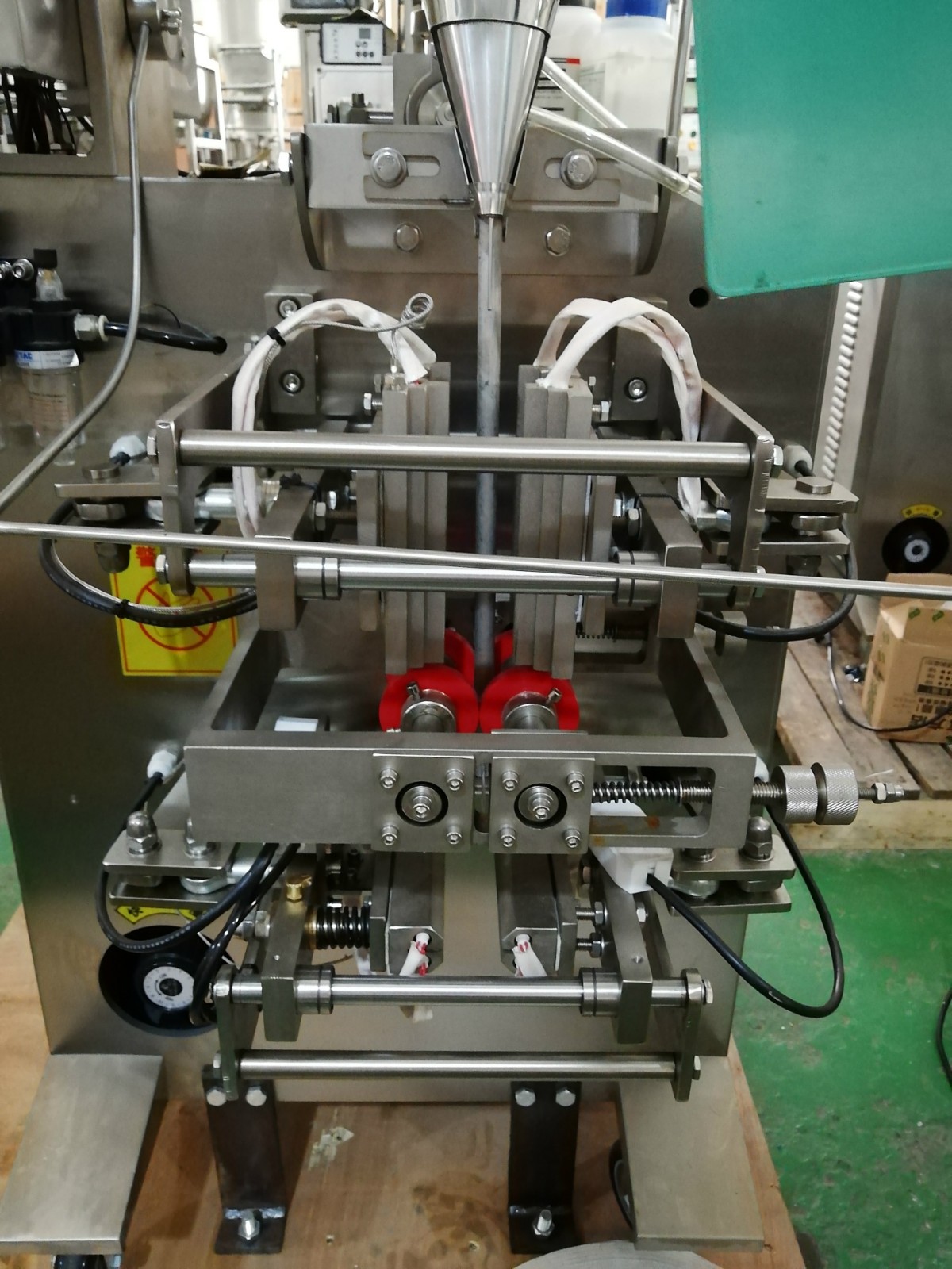 袋装黄芥末酱沙茶酱蛋黄酱色拉酱包装机图4