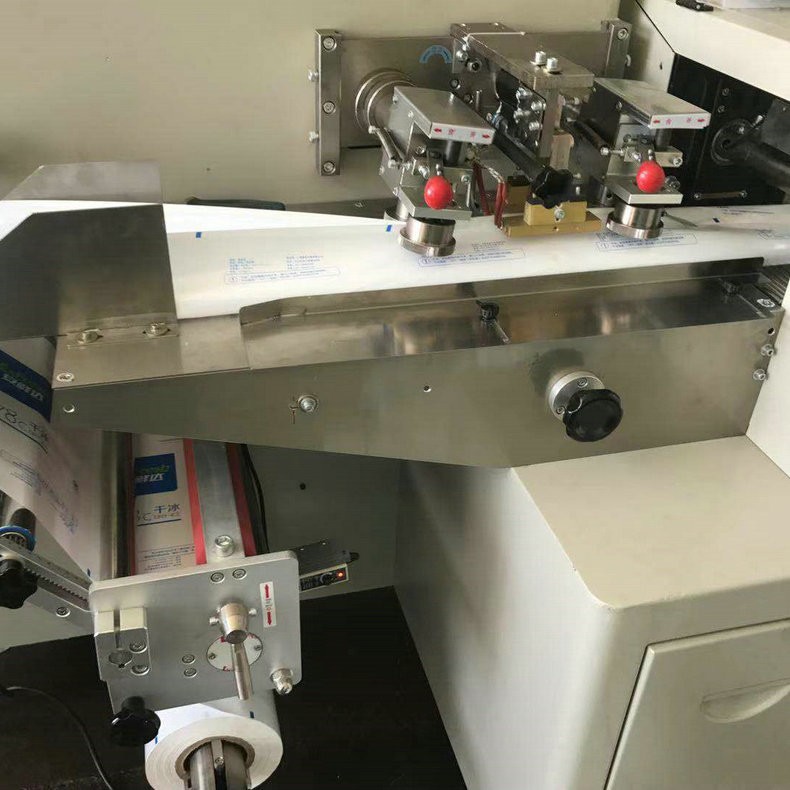 销售香肠巧克力枕式包装机 蛋糕挂面枕式包装机 食品枕式包装机图3