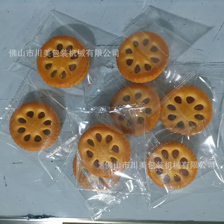 仙贝饼干枕式包装机全自动夹心饼干套袋封口机食品糖果自动打包机图2