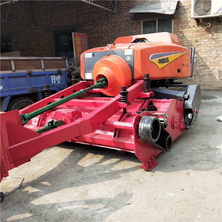 玉米秸秆自动捆绑机 行走式稻草秸秆方捆圆捆机工作视频图4