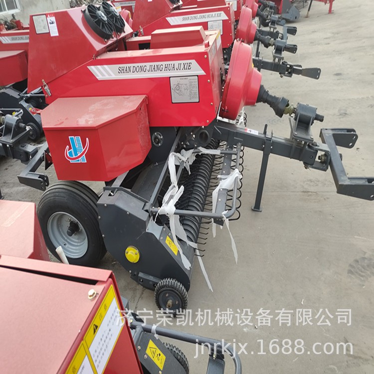 小麦水稻草秸秆方形捆草机拖拉机牵引出口打捆机价格小型方草捆机图2
