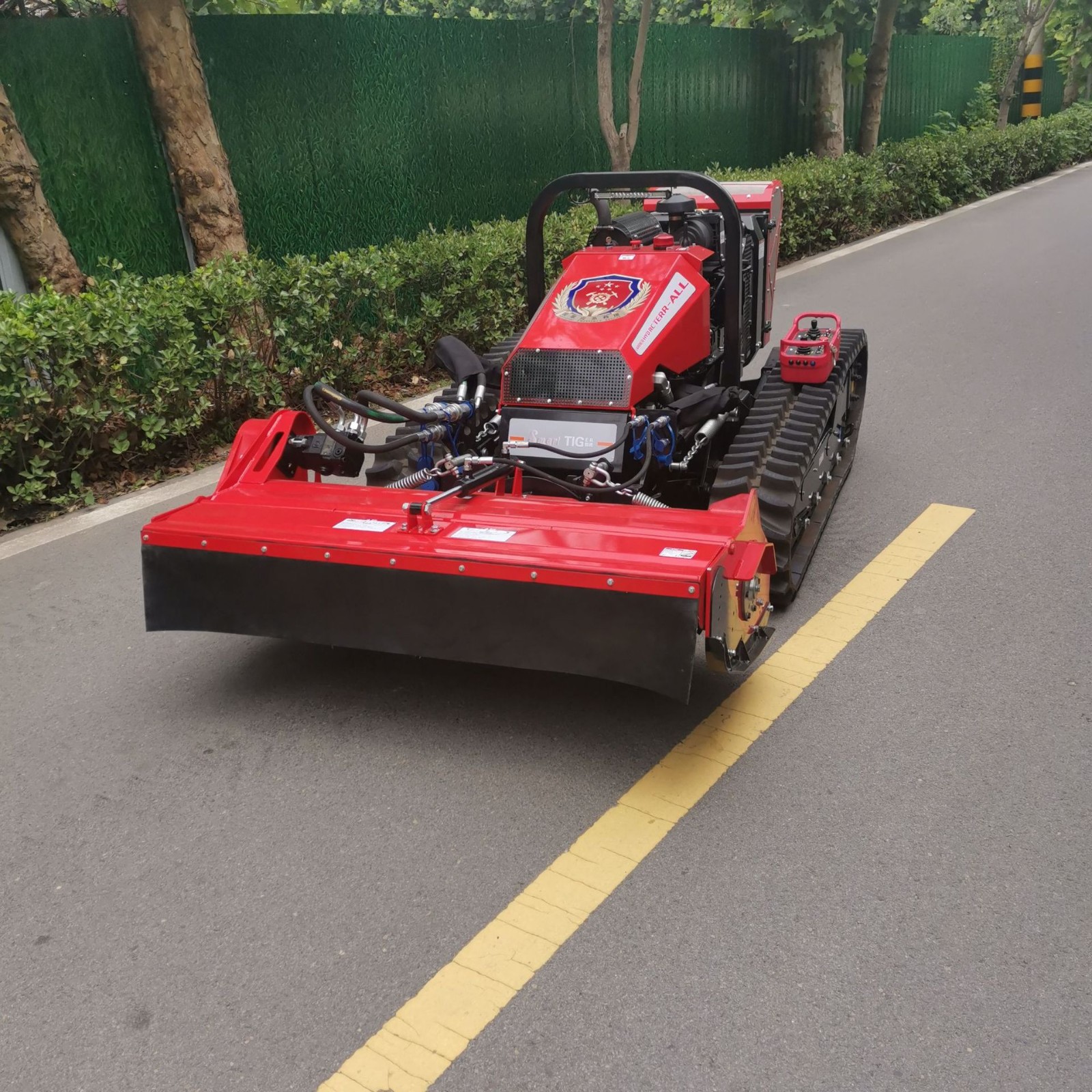 堤坝大马力遥控割灌机 全地形护坡割草机多缸履带割草机图4