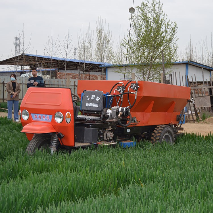 东北农田撒粪车牛羊粪便撒粪车 四轮悬挂农家粪便撒肥机图4
