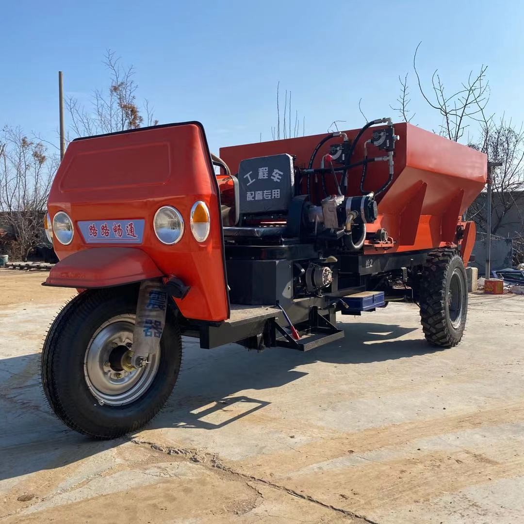 内蒙农牧场牛羊粪抛粪机 农家颗粒肥撒肥机 农田大棚撒粪车图2