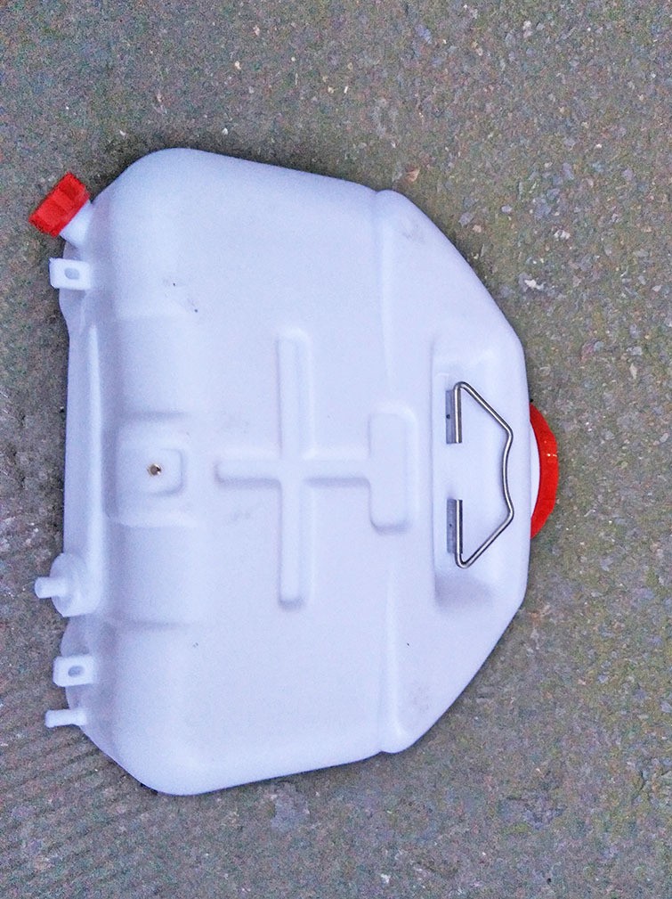 900型背负式机动喷雾器打药桶带盖子滤网不带油壶 塑料储水桶30升图3