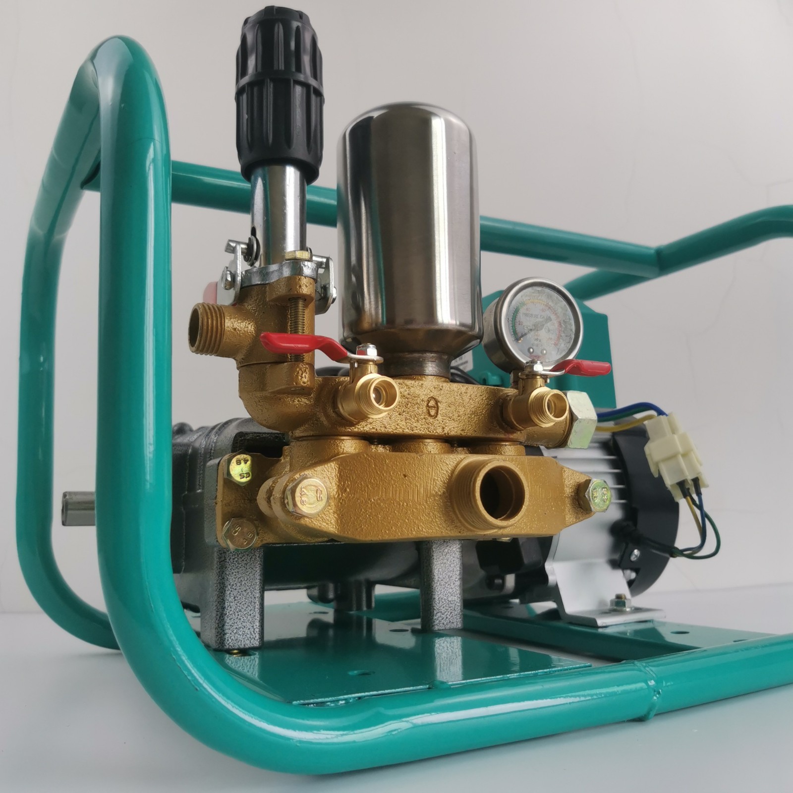 48V/60V农用三缸柱塞泵园林高压电动三轮车专用打药泵遥控喷雾机图2