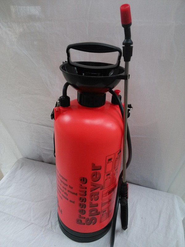 厂家供应新款8升小喷壶 压力强劲 手动压力喷雾器图4