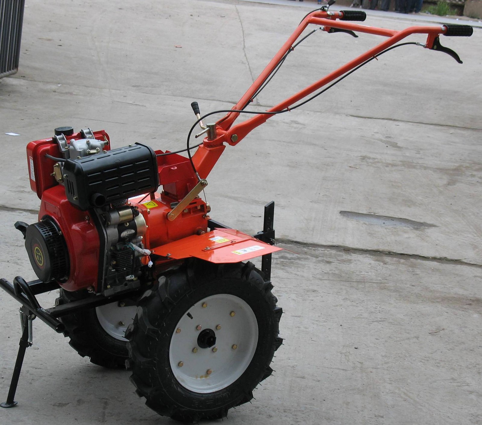 批发186F柴油微耕机 9马力柴油微耕机 大保险杠186柴油微耕机价格图3