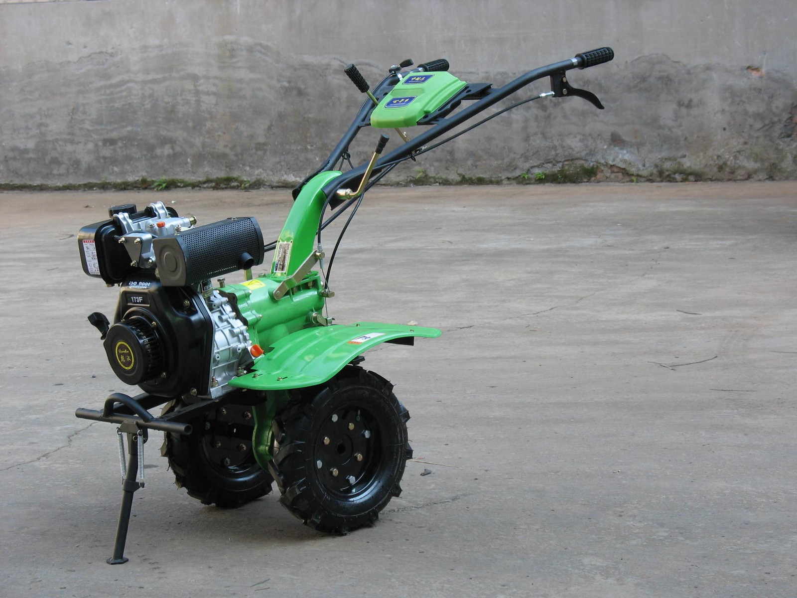 批发186F柴油微耕机 9马力柴油微耕机 大保险杠186柴油微耕机价格图4