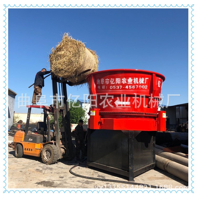 2021新式草捆粉碎搅拌机 行走式草捆粉碎机视频图3