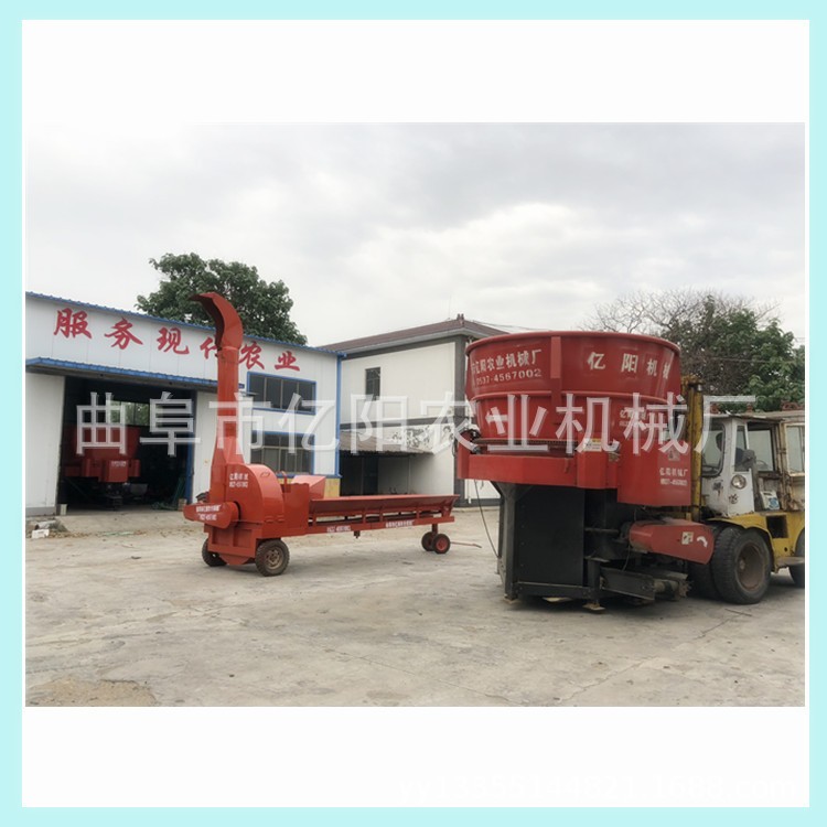 2021新式草捆粉碎搅拌机 行走式草捆粉碎机视频图4