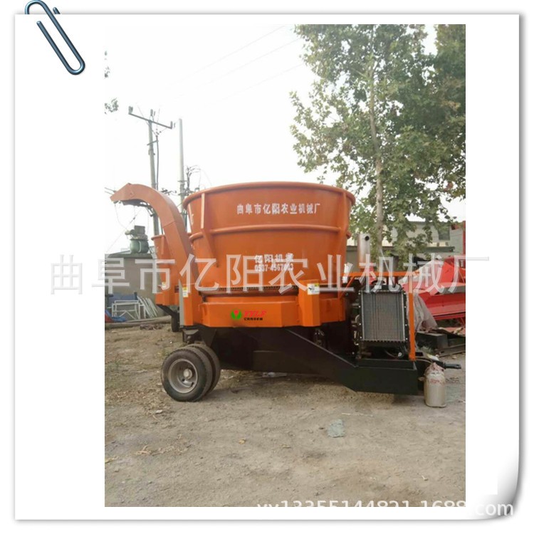 徐州草捆粉碎搅拌机 行走式草捆粉碎机视频