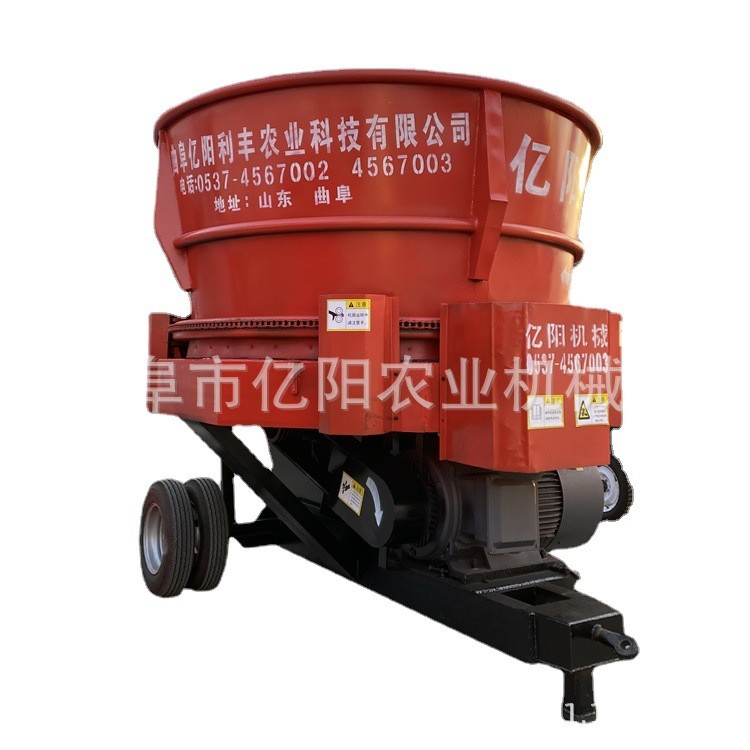 徐州草捆粉碎搅拌机 行走式草捆粉碎机视频图5