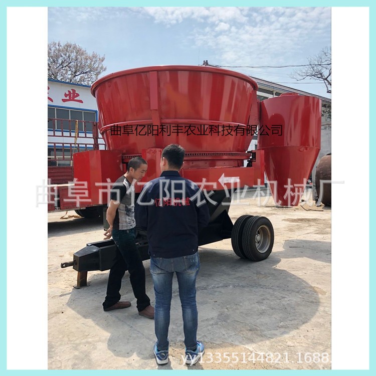 新式草捆粉碎搅拌机 行走式草捆粉碎机报价图4