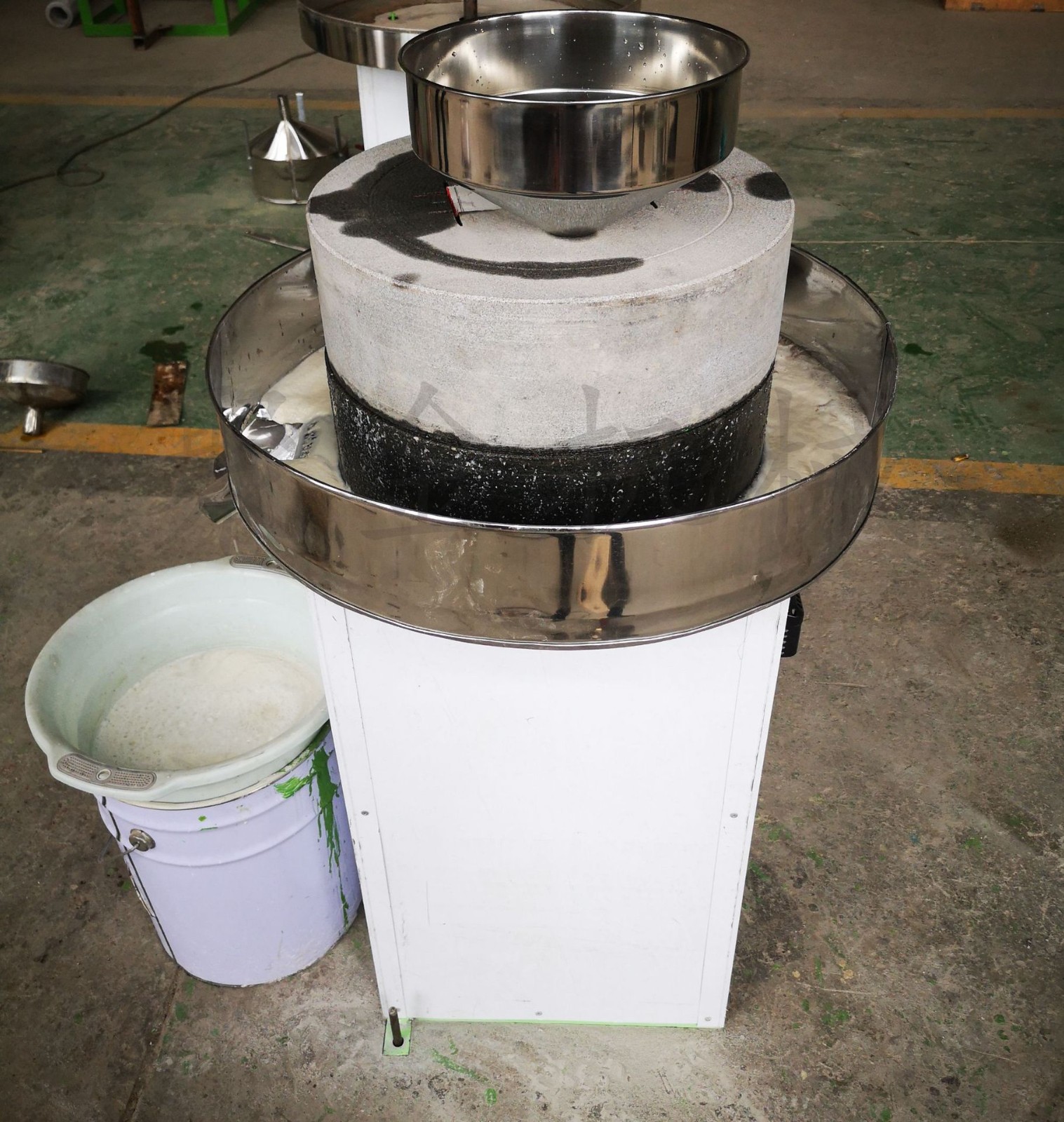 临沂杂粮面粉电动石磨电动杂粮煎饼磨糊石磨豆浆石磨图3