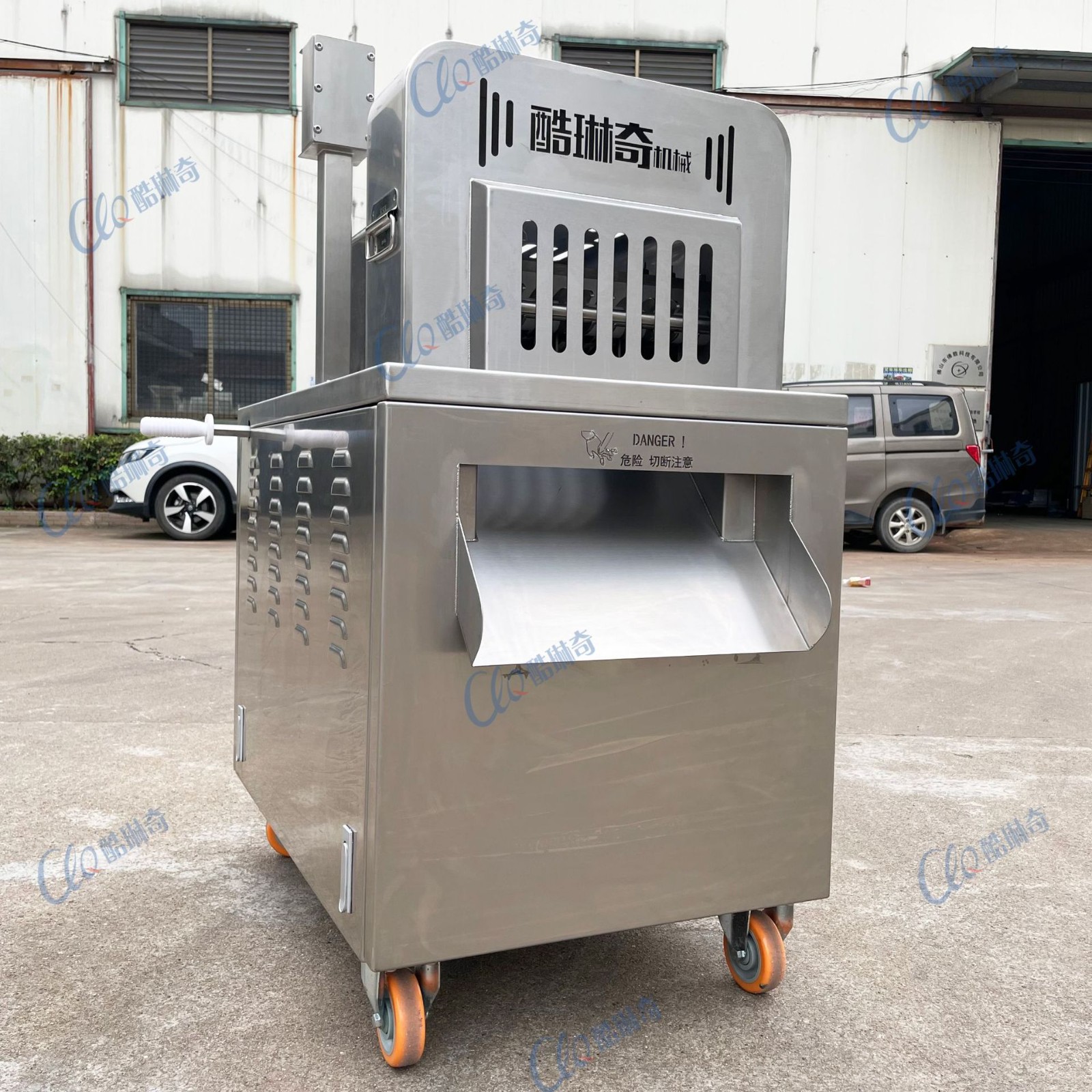 ll安微冷冻兔肉切块机 兔头开半切块机一次成型冷冻肉类切块机图2