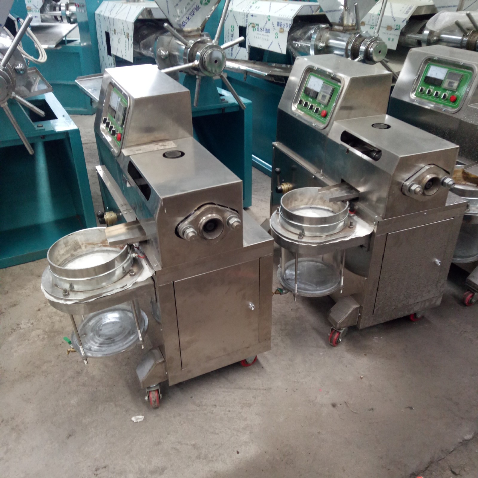 厂家直供现货50型芝麻榨油机 新款不锈钢热榨小型螺旋芝麻榨油机图3