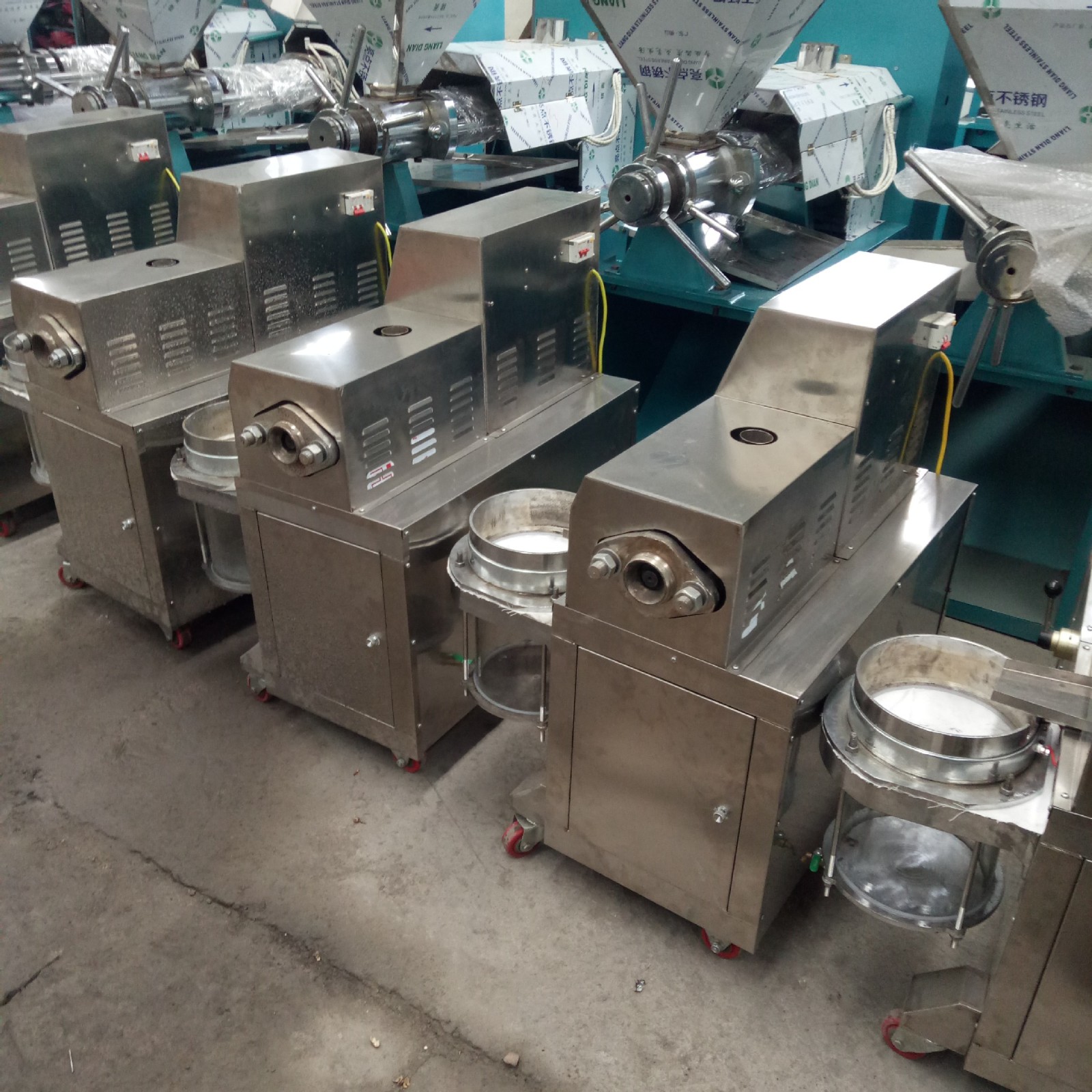 厂家直供现货50型芝麻榨油机 新款不锈钢热榨小型螺旋芝麻榨油机图4