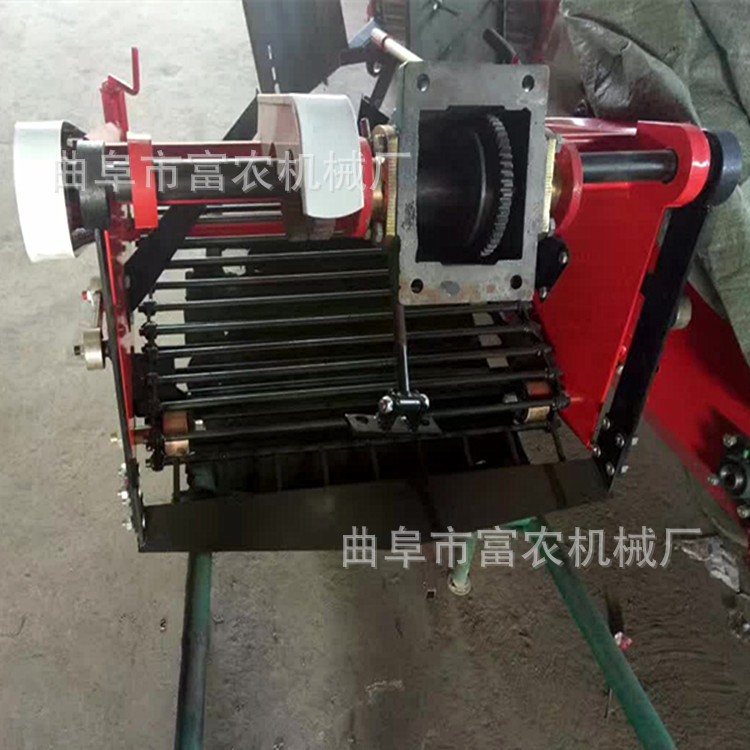 手扶拖拉机配套土豆收获机 小型土豆收获机手扶带土豆收获机图2
