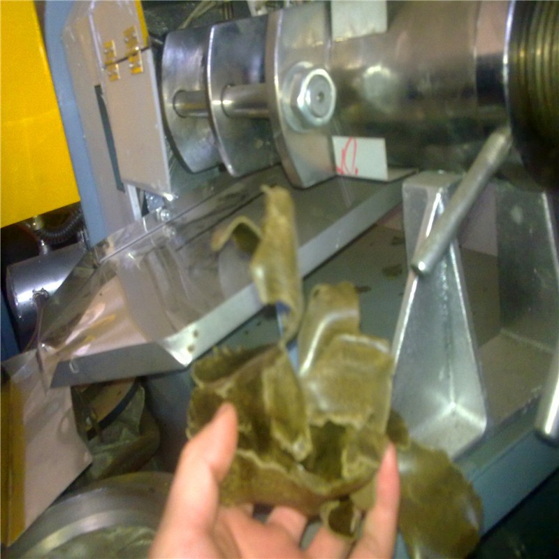 自动大豆榨油机 螺旋花生榨油机 茶籽榨油生产线占地面积小图3