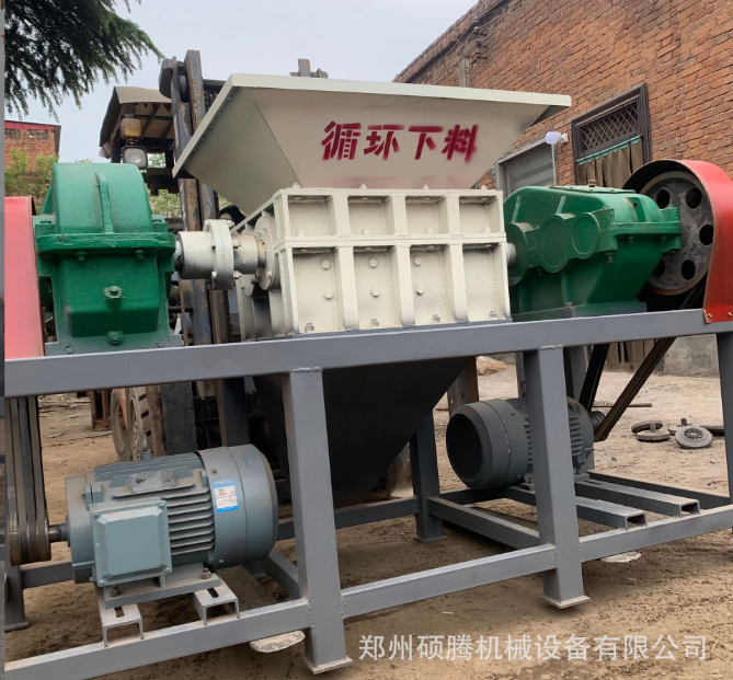 拆迁垃圾砖头瓦块破碎机 木头撕碎机 刨花铁屑粉碎机