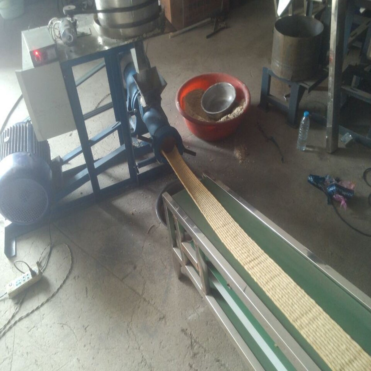 辣条机全自动及配套设备 辣条机全套带模具图4