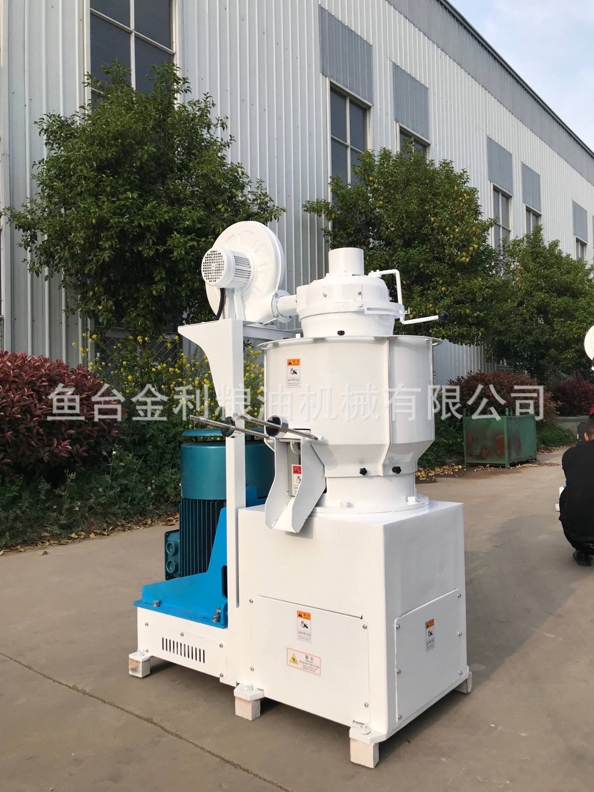 新型立式铁辊碾米机 水稻谷子脱皮机 去皮机大米加工机器厂家直销图3