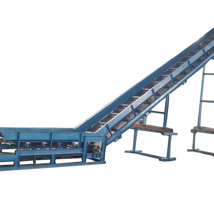大倾角挡边皮带提升机矿石爬坡上料传送机裙边带式输送机厂家供应图5