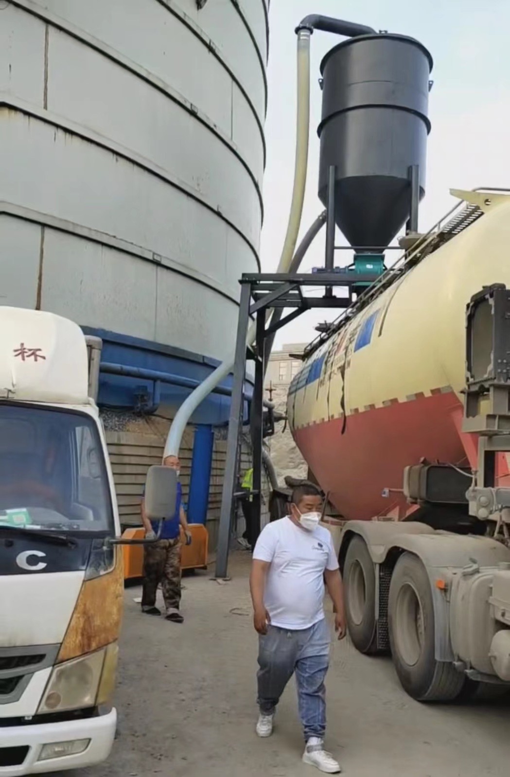 大连粉煤灰气力吸灰机清库装车无尘气力输送机该机一小时30-40吨