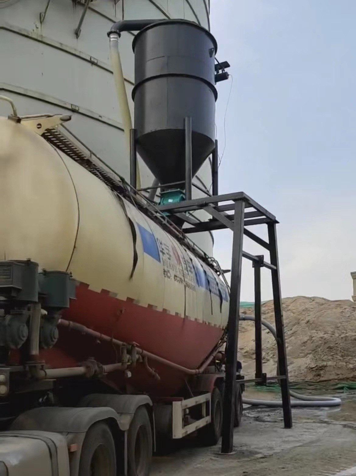 大连粉煤灰气力吸灰机清库装车无尘气力输送机该机一小时30-40吨图4