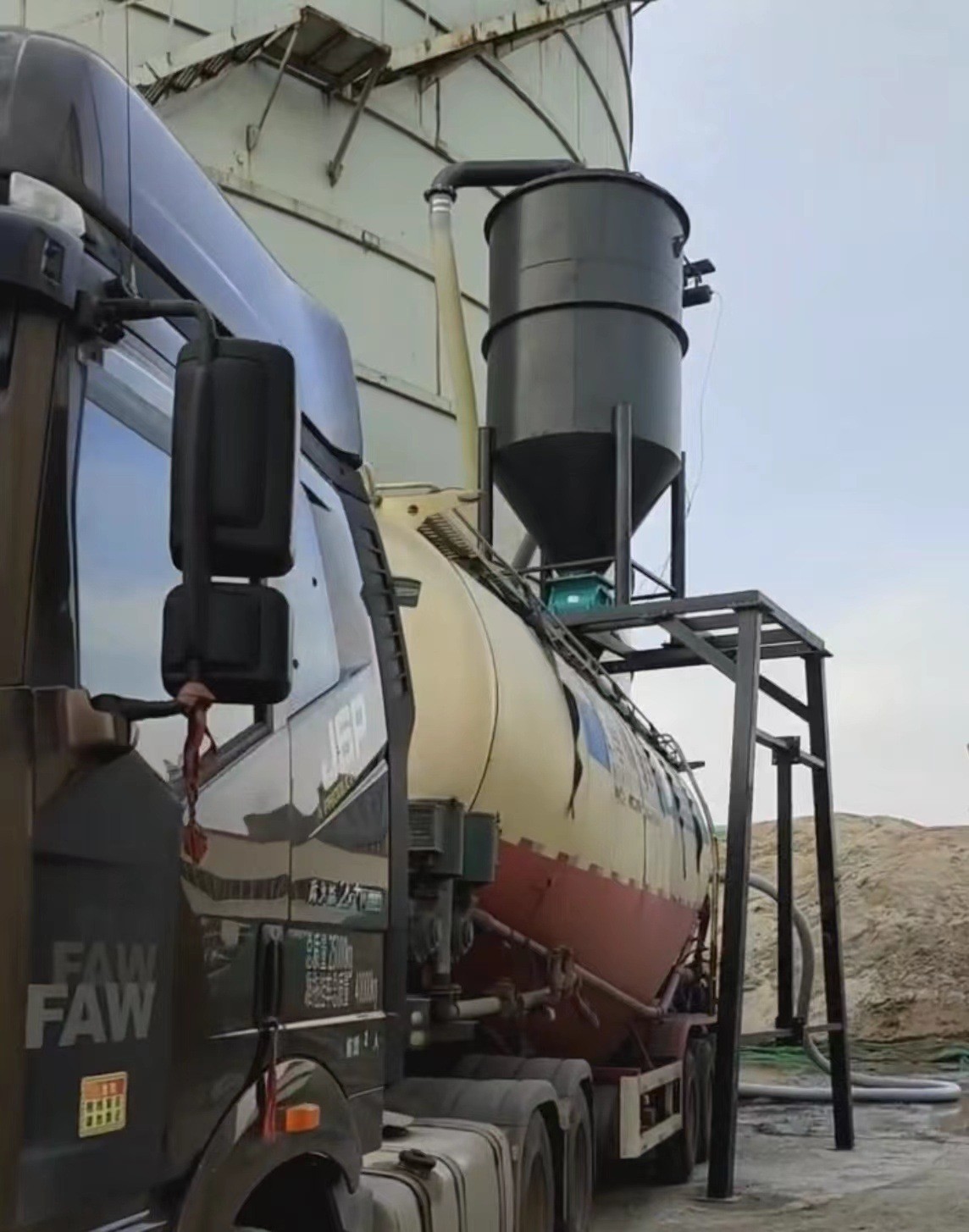 大连粉煤灰气力吸灰机清库装车无尘气力输送机该机一小时30-40吨图2