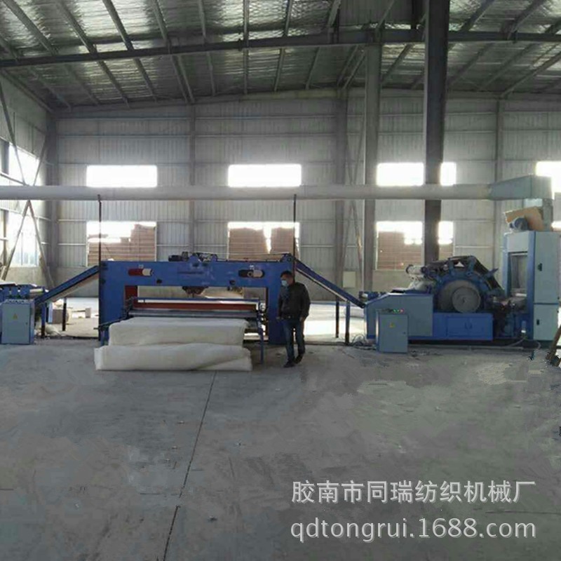 全自动棉被设备 仿丝棉被机械 做棉被机器视频图4