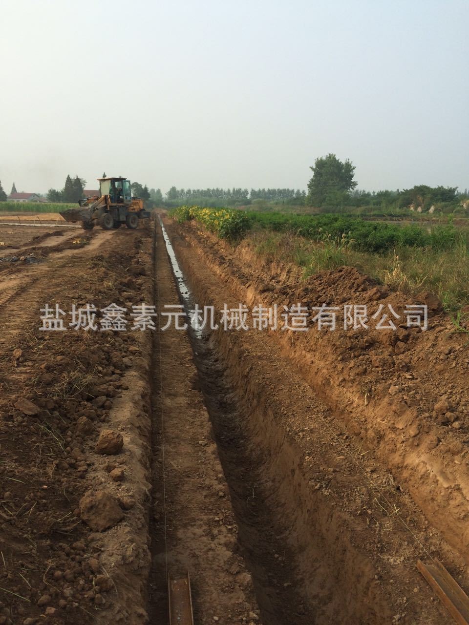 厂家生产现浇式渠道成型机 自走式U型槽成型机 U型水渠机图4