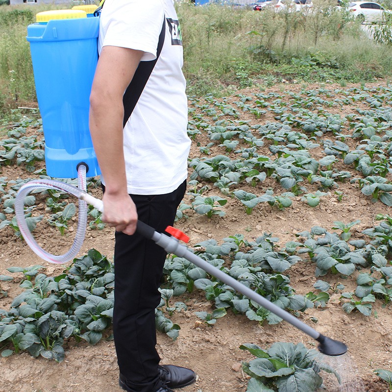 农用多功能蔬菜浇水施肥器 撒肥机 液体溜肥器 背负水肥一体机图4