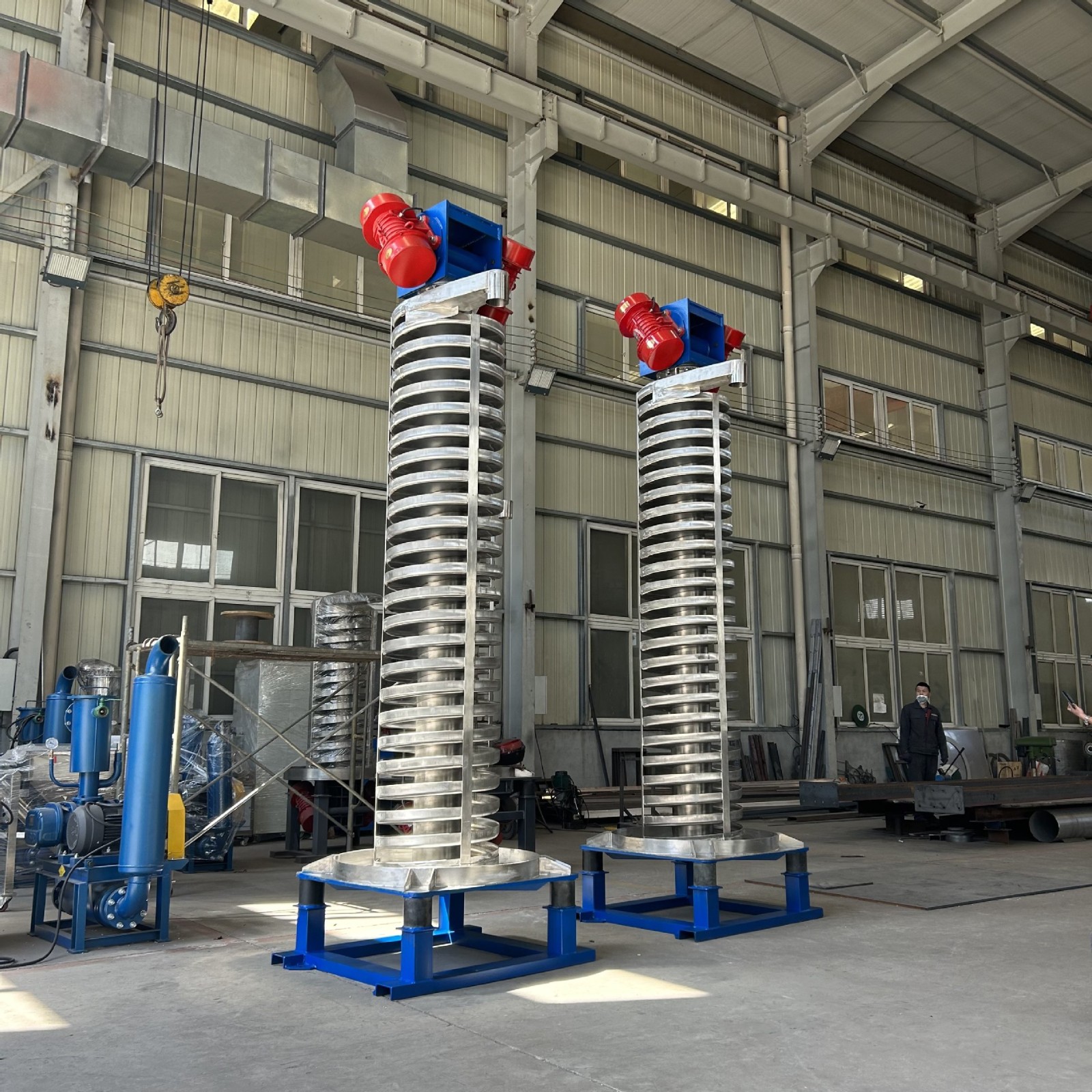 晟图塑料颗粒冷却提升机 可可粉降温全封闭振动垂直输送设备图2
