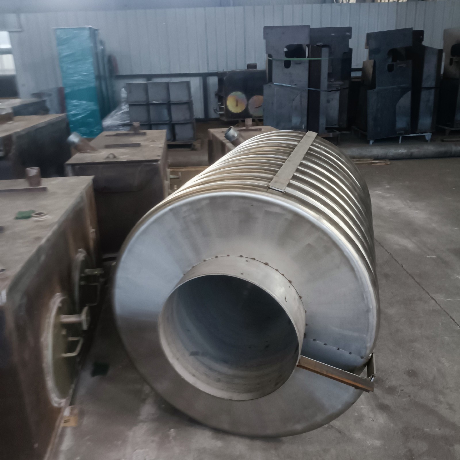 晟图塑料颗粒冷却提升机 可可粉降温全封闭振动垂直输送设备图3