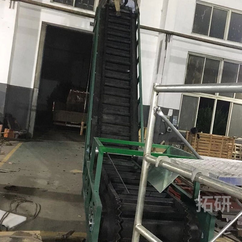 密闭式带防护罩皮带输送机 大倾角爬坡皮带输送机 防滑皮带输送机图3