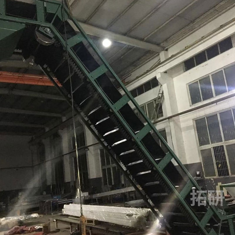 密闭式带防护罩皮带输送机 大倾角爬坡皮带输送机 防滑皮带输送机图4