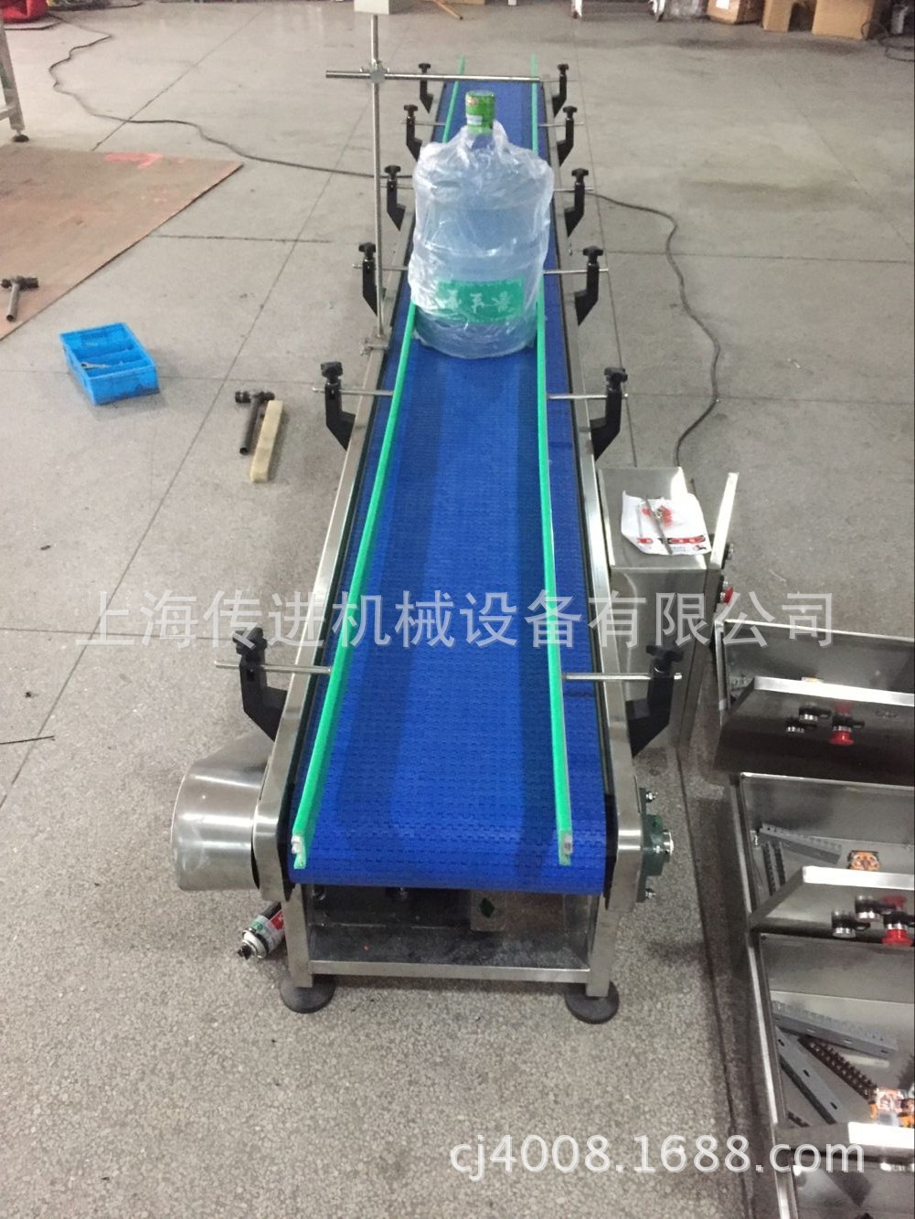桶装水链板输送机 5加仑大桶水传送带 塑料网带输送机 饮料输送机