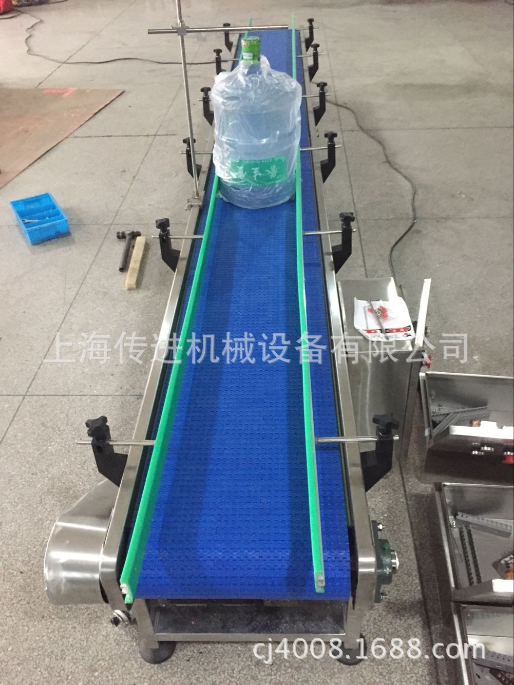 桶装水链板输送机 5加仑大桶水传送带 塑料网带输送机 饮料输送机图5