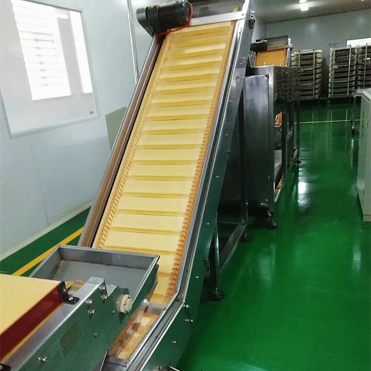 德仁食品级不锈钢链板提升机 网带输送机 裙边挡板爬坡皮带输送机图2