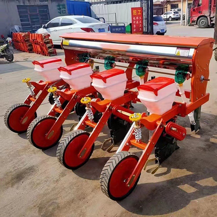 拖拉机使用玉米播种机四行玉米播种机 滴灌铺膜施肥一体机图2