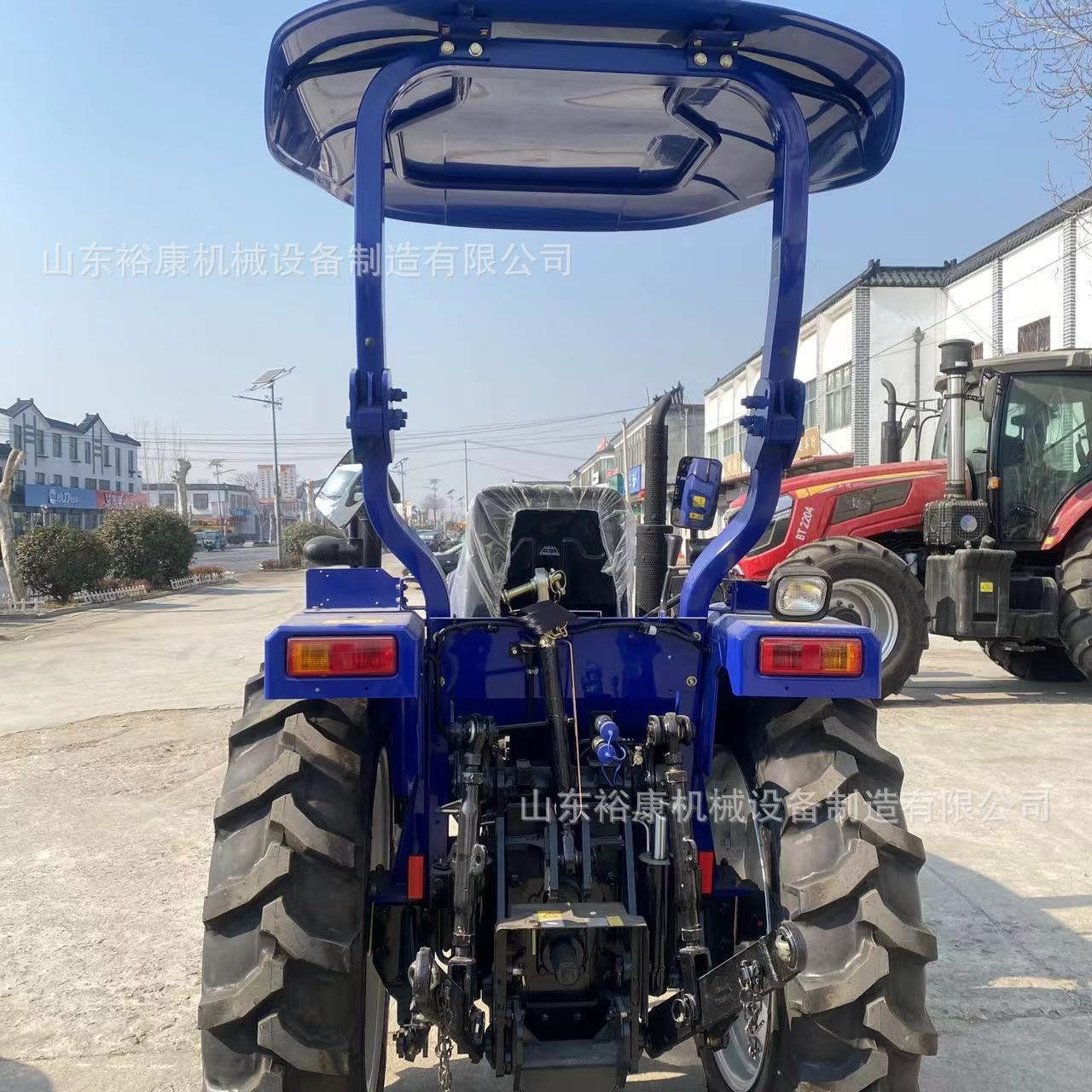 50马力中型雷沃欧豹拖拉机 强压多路梭式换档四驱农用耕地播种机图4