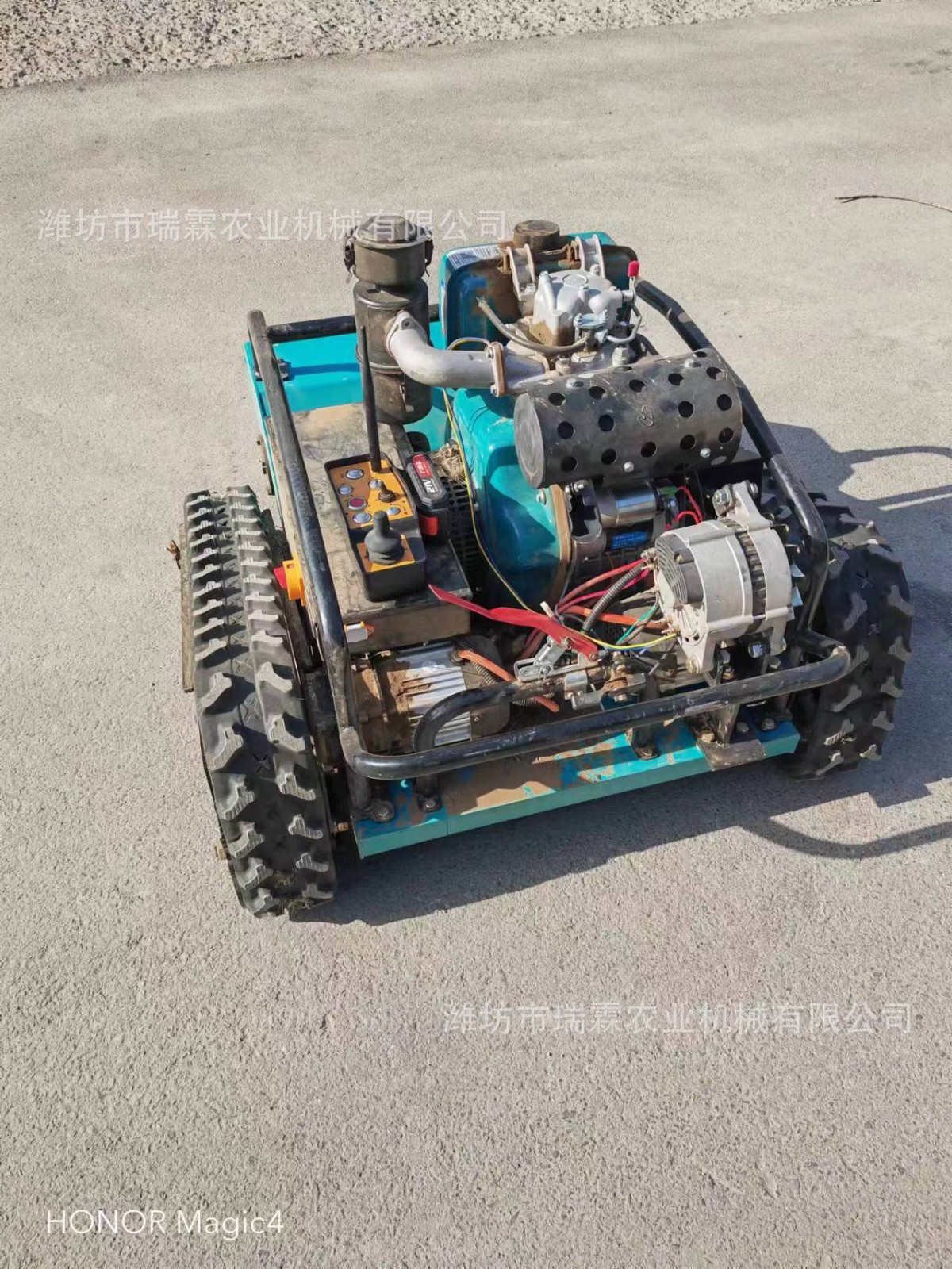 柴油遥控割草机全自动履带式果园除草机草坪打草修剪园林除草荒草