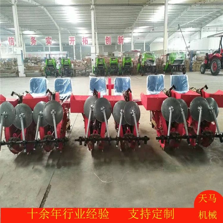 大面积农田高效率蛋白桑移栽机 拖拉机牵引蛋白菊栽苗机 定制出售图4
