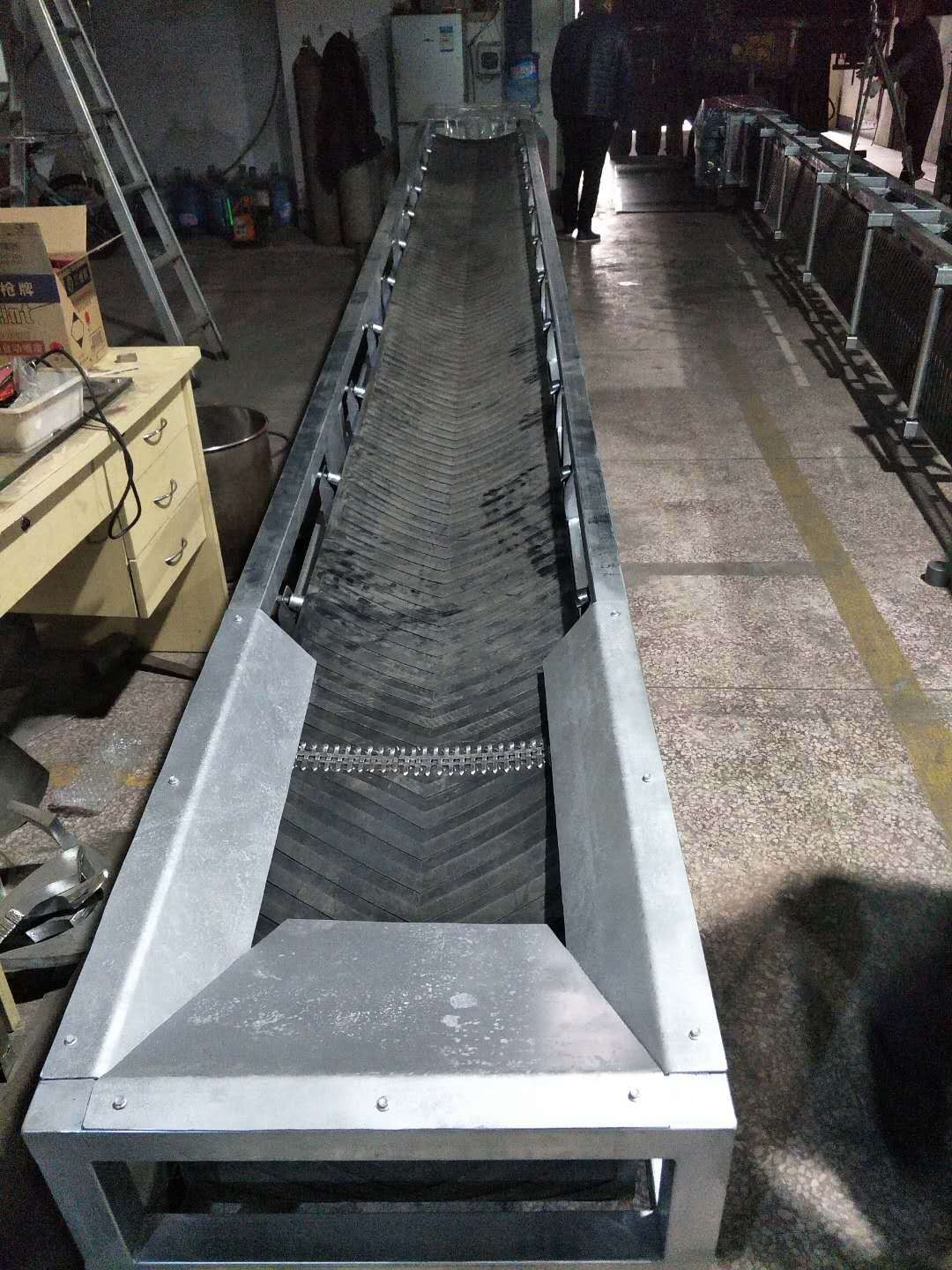 皮带输送机爬坡皮带传送机 污泥石子装车皮带输送机