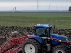 翻耕湿地减少拖拉机打滑率的技术创新——宽轮胎+辅助铁轮