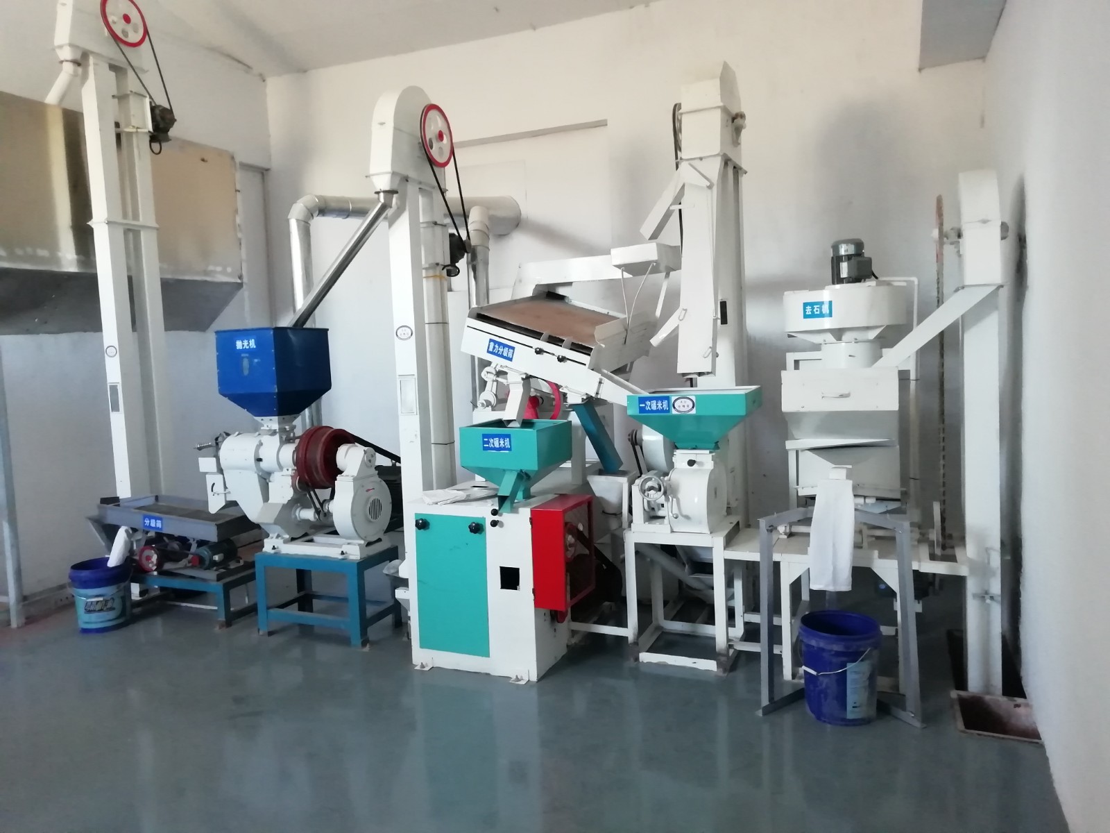 大量批发全自动家用碾米厂用大米小米加工成套设备图4