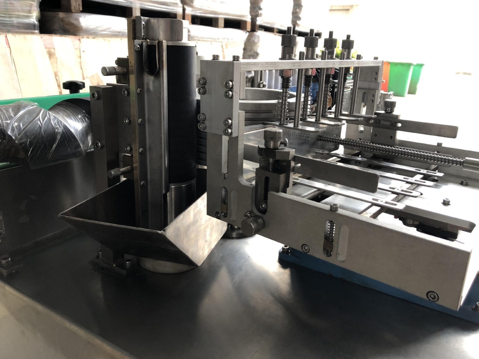 现货厂家全自动高速圆瓶浆糊贴标机 食品饮料制药化工行业贴标图4