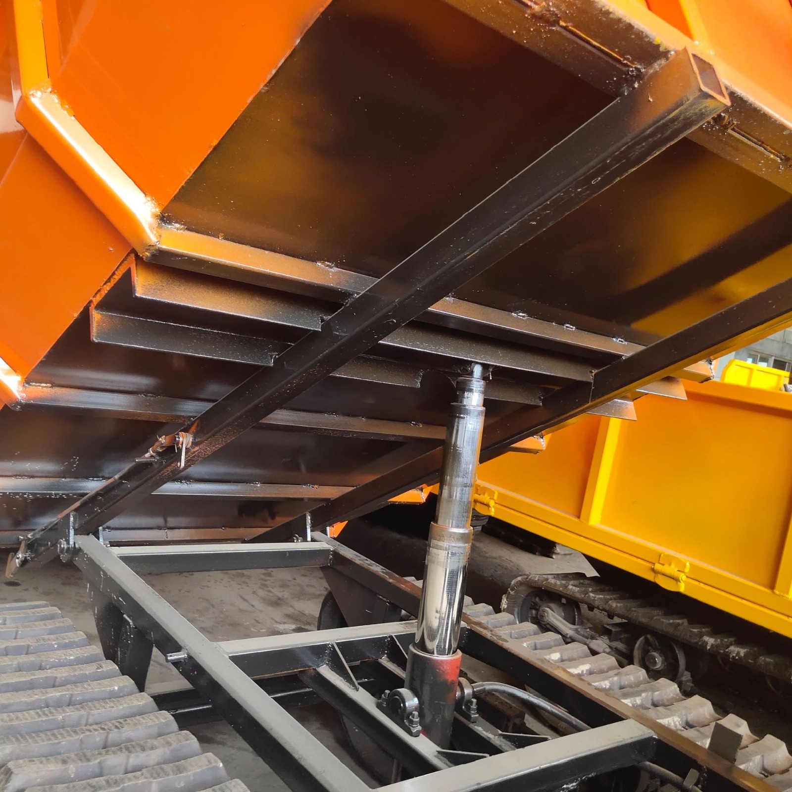 供应山地履带运输车 泥泞道运输车厂家直销自行走履带运输车特卖图3